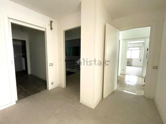 Ufficio in vendita di 250 m² in Via San Massimo, 70