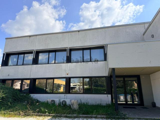 Ufficio in vendita di 250 m² in Via Sorrento, 190