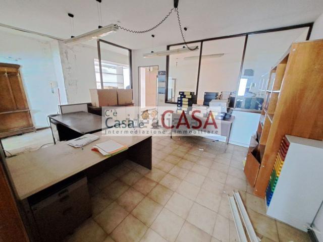 Ufficio in vendita di 250 m² in Viale della Navigazione Interna, 82