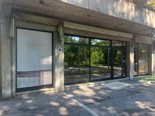 Ufficio in vendita di 252 m² in Via Vincenzo Ferrari, 8