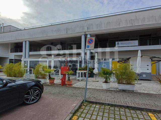 Ufficio in vendita di 265 m² in Viale del Benessere