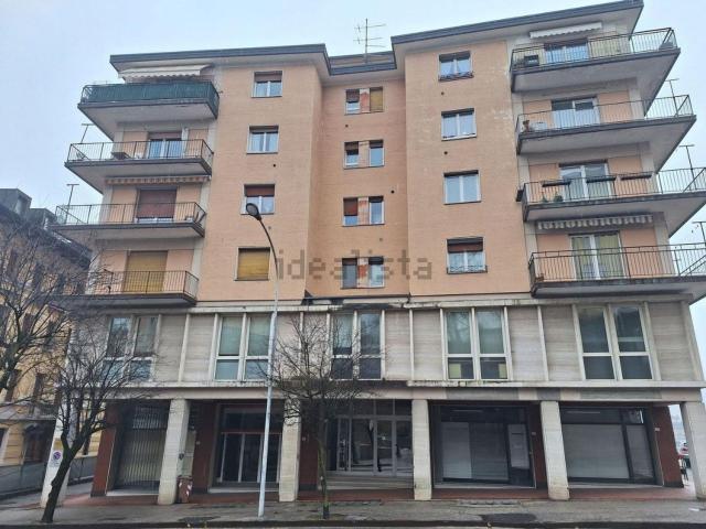Ufficio in vendita di 261 m² in Via Simon da Cusighe, 37