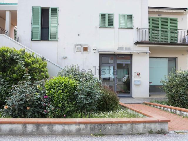 Ufficio in vendita di 262 m² in Via degli Abatoni