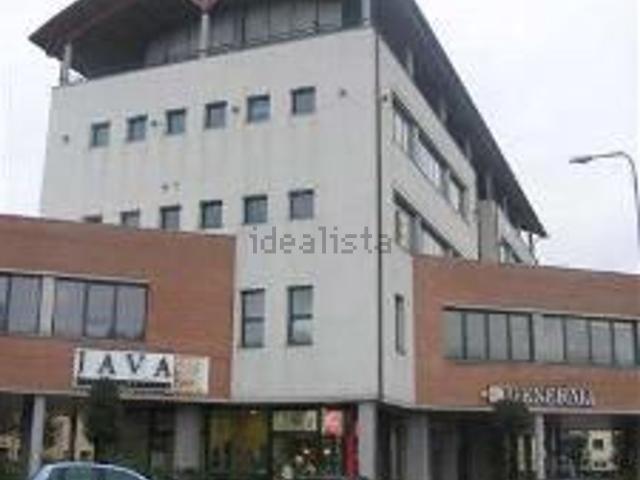 Ufficio in vendita di 262 m² in Via Salvatore Quasimodo