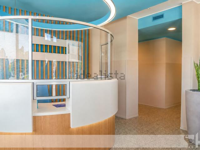 Ufficio in vendita di 277 m² in Via Fabio Filzi, 13