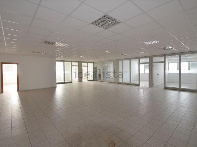 Ufficio in vendita di 278 m²