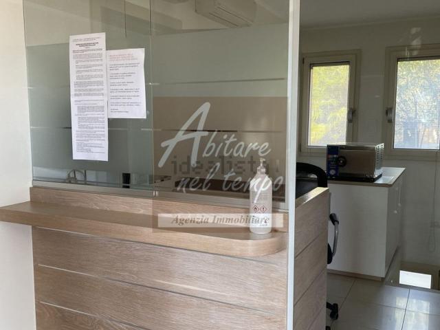 Ufficio in vendita di 278 m² in Via Roma