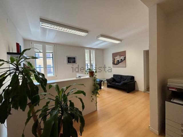 Ufficio in vendita di 270 m² in Via Roma