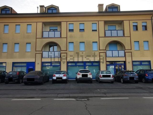 Ufficio in vendita di 270 m² in Via Spessa, 23