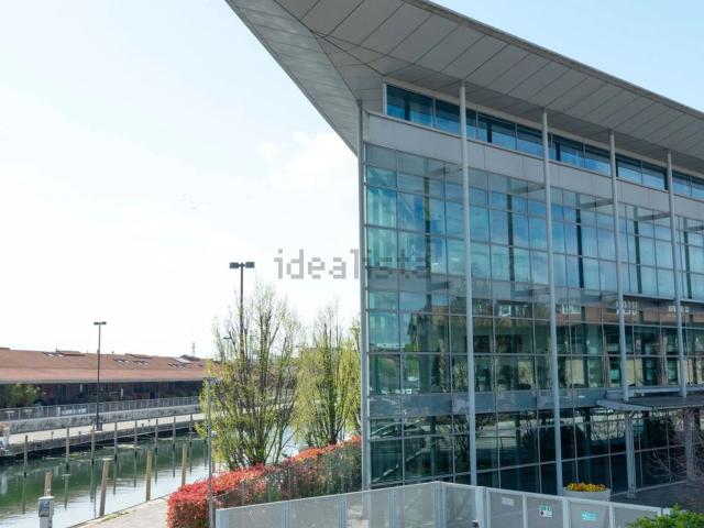 Ufficio in vendita di 270 m² in Viale Ancona