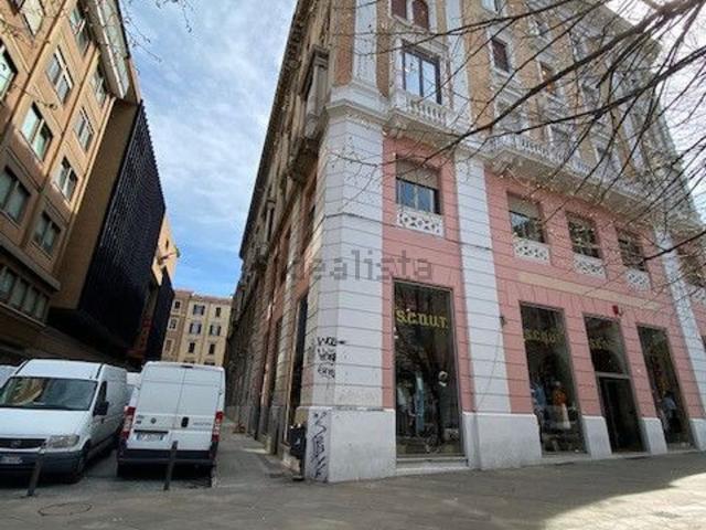 Ufficio in vendita di 285 m² in Via Lodovico Menicucci, 1