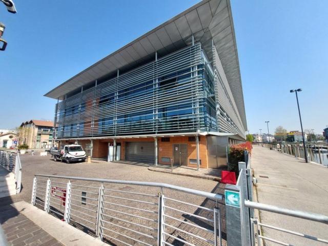 Ufficio in vendita di 285 m² in Viale Ancona, 22