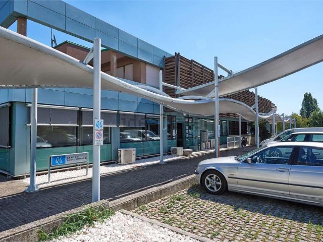 Ufficio in vendita di 280 m² in Via Friuli, 15
