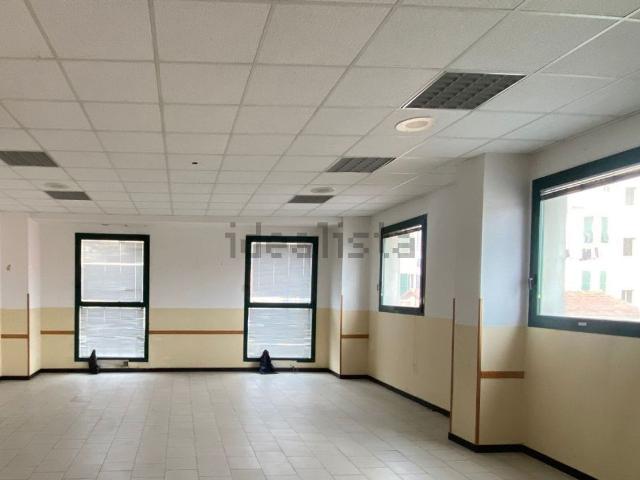 Ufficio in vendita di 281 m² in Via del molo, 64