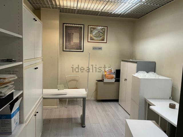 Ufficio in vendita di 282 m² in Via del Rivo