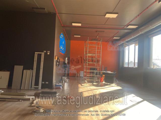 Ufficio in vendita di 299 m² in Circonvallazione Sud, 39