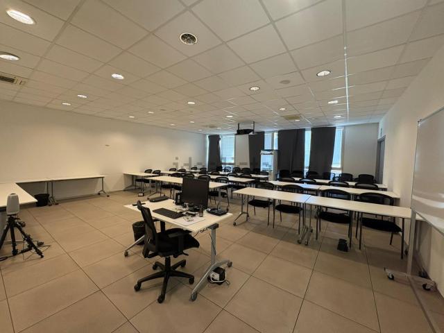 Ufficio in vendita di 299 m² in Via Giorgio Perlasca, 10