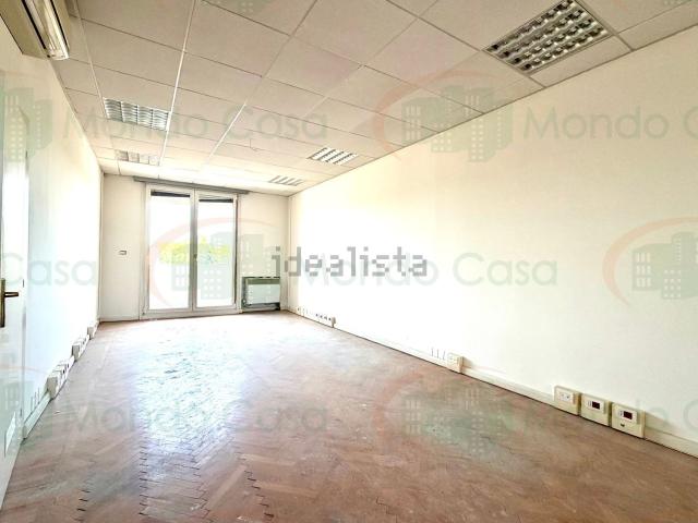 Ufficio in vendita di 290 m² in Via Magazzini Anteriori