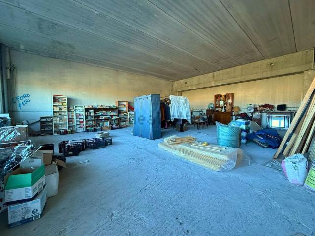 Ufficio in vendita di 290 m² in Via Guido Rossa, 3