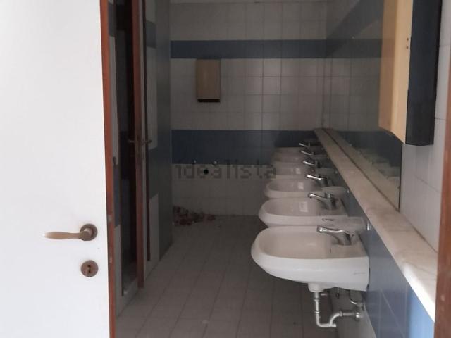 Ufficio in vendita di 290 m² in Via Lega Lombarda, 5