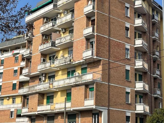 Ufficio in vendita di 290 m² in Via Pietro Giardini