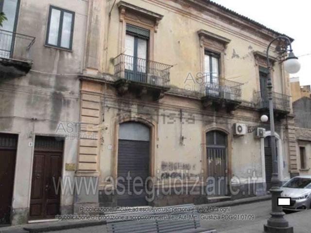 Ufficio in vendita di 293 m² in Piazza Biagio Andò, 7