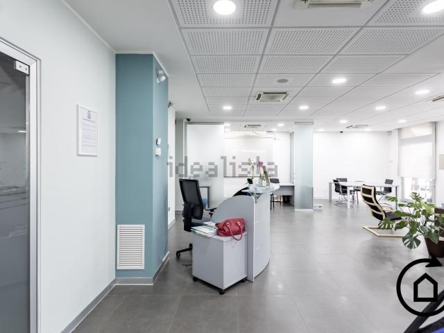 Ufficio in vendita di 306 m² in Via Zampeschi, 22