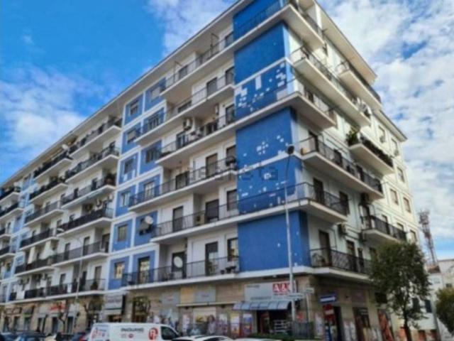 Ufficio in vendita di 306 m² in Viale Delle Medaglie DꞌOro, 74