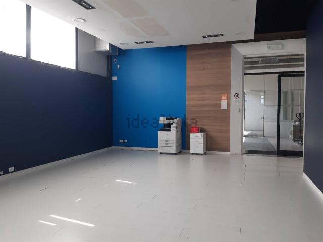 Ufficio in vendita di 300 m²