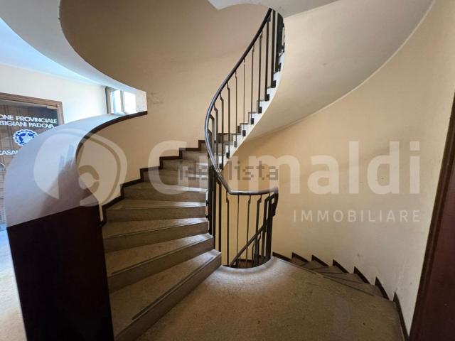 Ufficio in vendita di 300 m² in Piazza Aldo Moro, 14