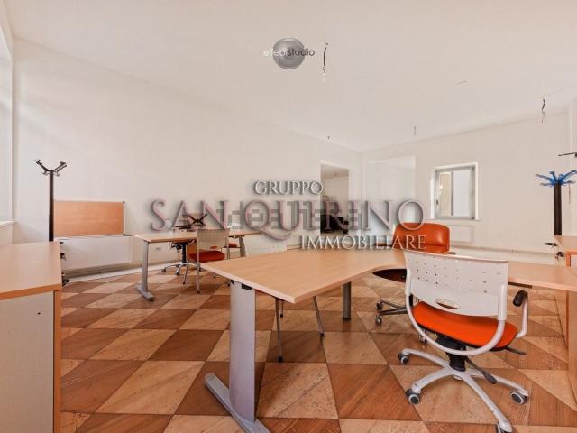 Ufficio in vendita di 300 m² in Via Castelfidardo, 35