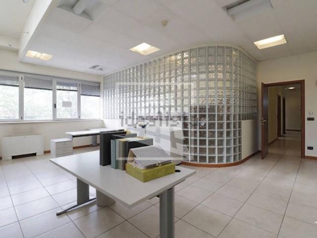 Ufficio in vendita di 300 m² in Via Guadiana, 8