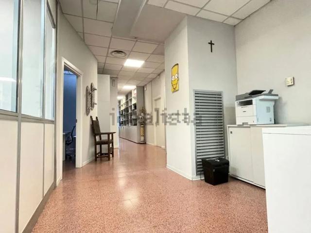 Ufficio in vendita di 300 m² in Via Galileo Ferraris, 200