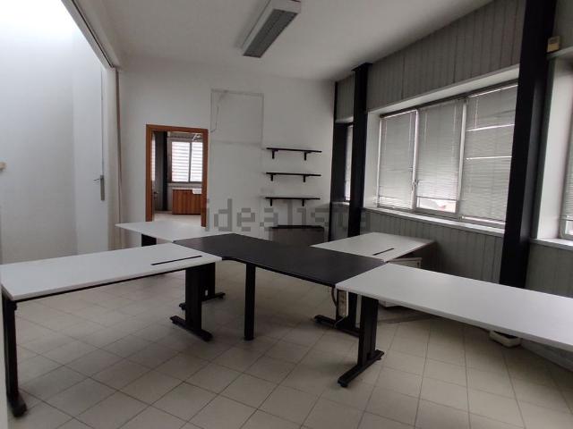 Ufficio in vendita di 300 m² in Via Giovanni Gnifetti, 73