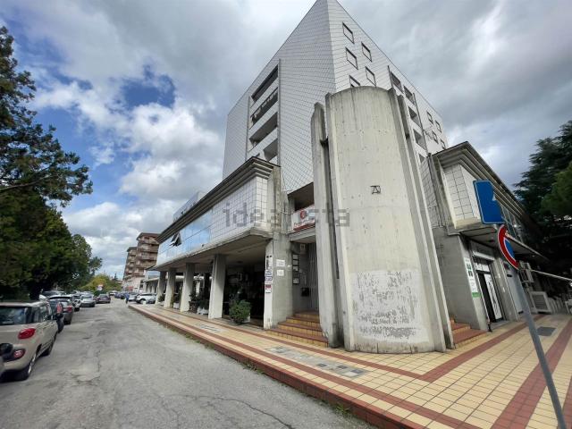 Ufficio in vendita di 300 m² in Via Giuseppe Verdi, 2