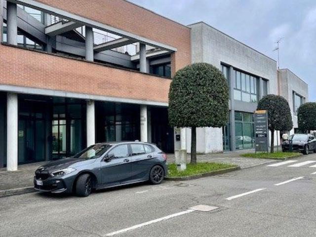 Ufficio in vendita di 300 m² in Via Salvatore Quasimodo