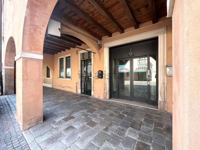 Ufficio in vendita di 300 m² in Via San Giovanni