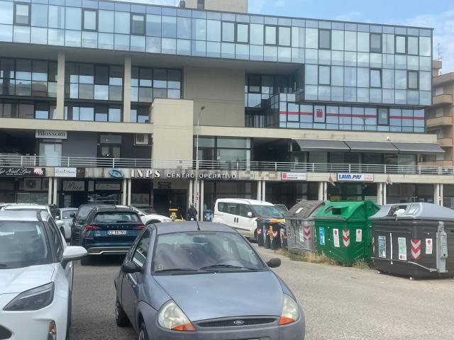 Ufficio in vendita di 300 m² in Via Tien An Men