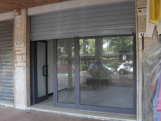 Ufficio in vendita di 30 m² in Viale delle Querce, 97