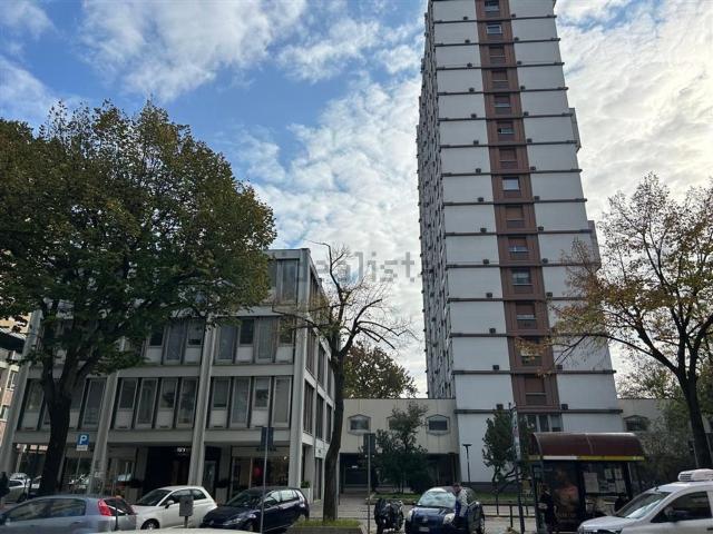 Ufficio in vendita di 3153 m² in Corso del Popolo, 91