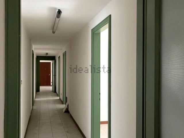 Ufficio in vendita di 315 m² in Piazza Renato Simoni