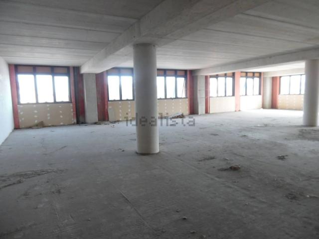 Ufficio in vendita di 315 m² in Via Pasubio