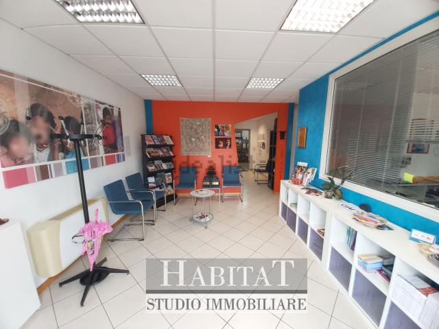 Ufficio in vendita di 315 m² in Via Santa Caterina
