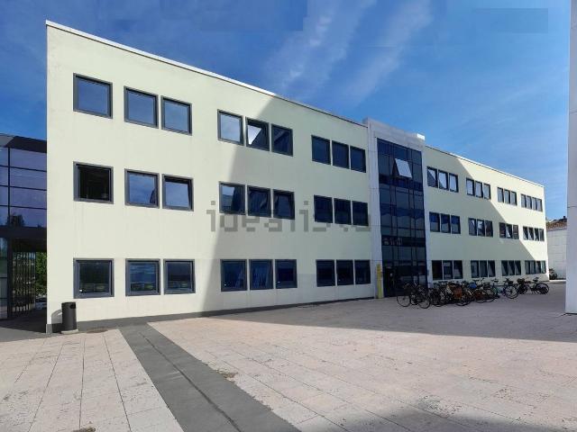 Ufficio in vendita di 310 m² in Via Caldirolo