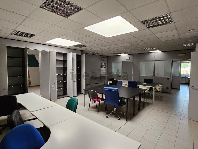 Ufficio in vendita di 327 m² in Viale Palmanova, 327