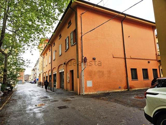 Ufficio in vendita di 320 m² in Via Gaetano Morandi