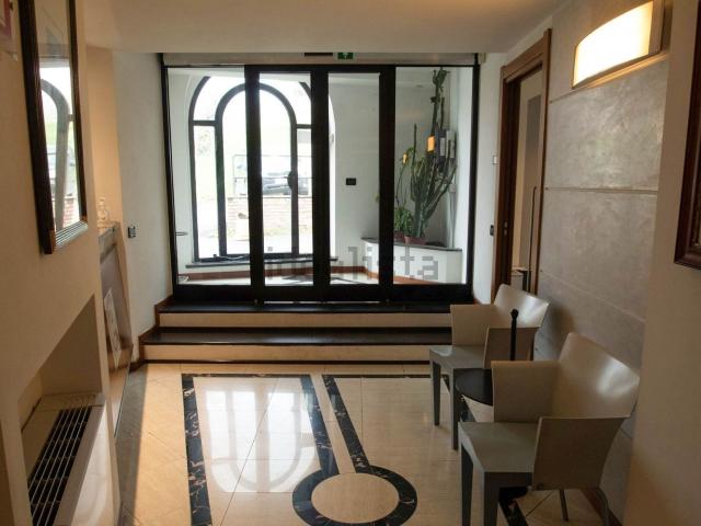 Ufficio in vendita di 323 m²