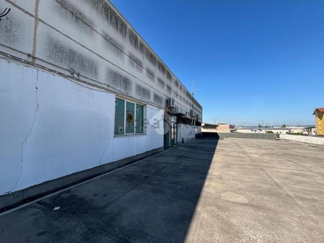 Ufficio in vendita di 335 m² in Via del Lavoro, 50