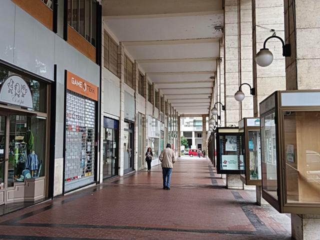 Ufficio in vendita di 330 m² in Piazza Europa, 12
