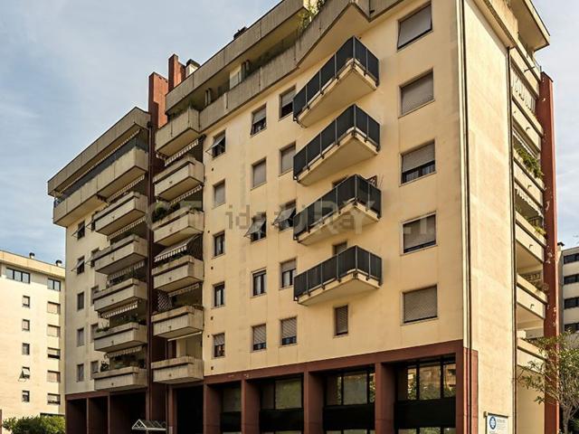 Ufficio in vendita di 344 m² in Via Adriano Cristofoli, 40